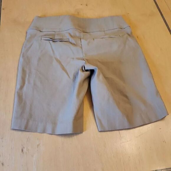 Apt 9 khaki bermuda shorts women's size 12 - Picture 2 of 2